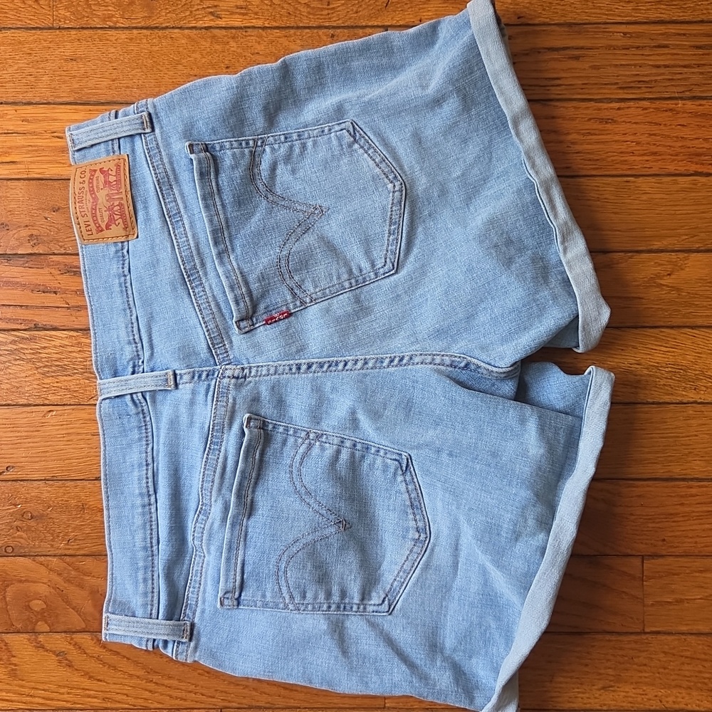 2/$15 Levi's Mid Length Stretchy Jean Shorts (31) - Picture 5 of 6